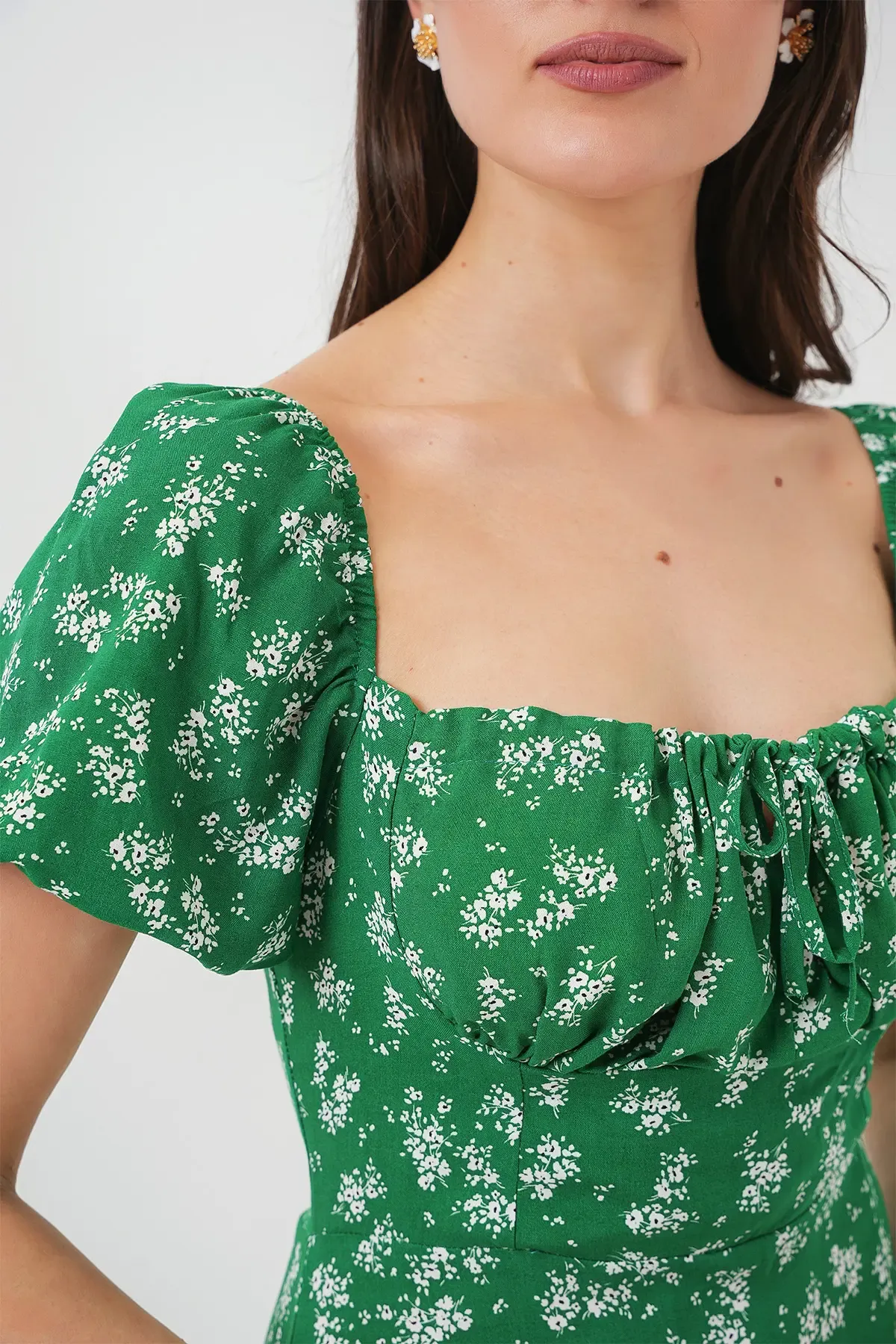 2387 Yırtmaç Detaylı Elbise - Zümrüt Yeşili