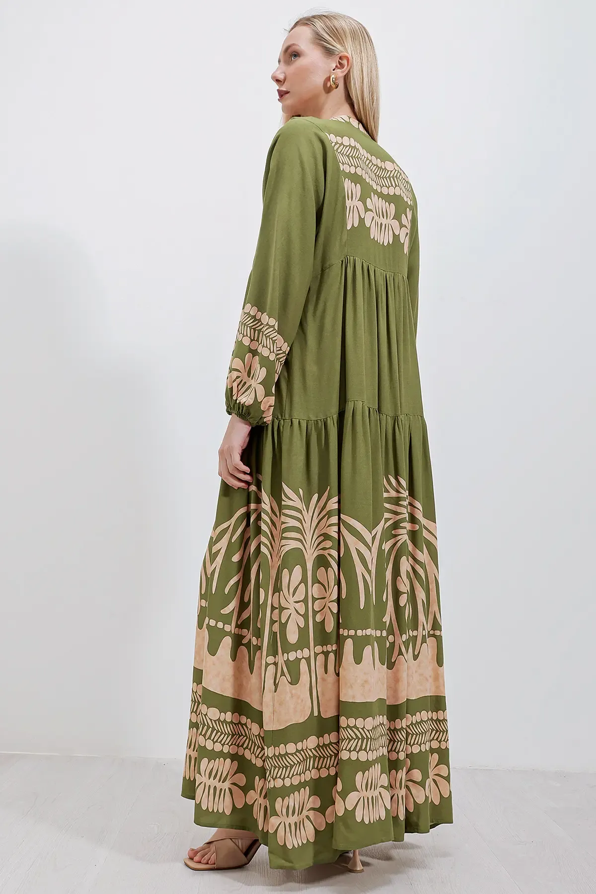 2423 Otantik Desenli Tesettür Elbise - Haki