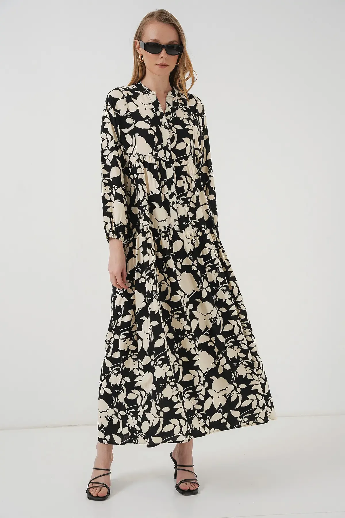 2423 Otantik Desenli Tesettür Elbise - Siyah - Beyaz1