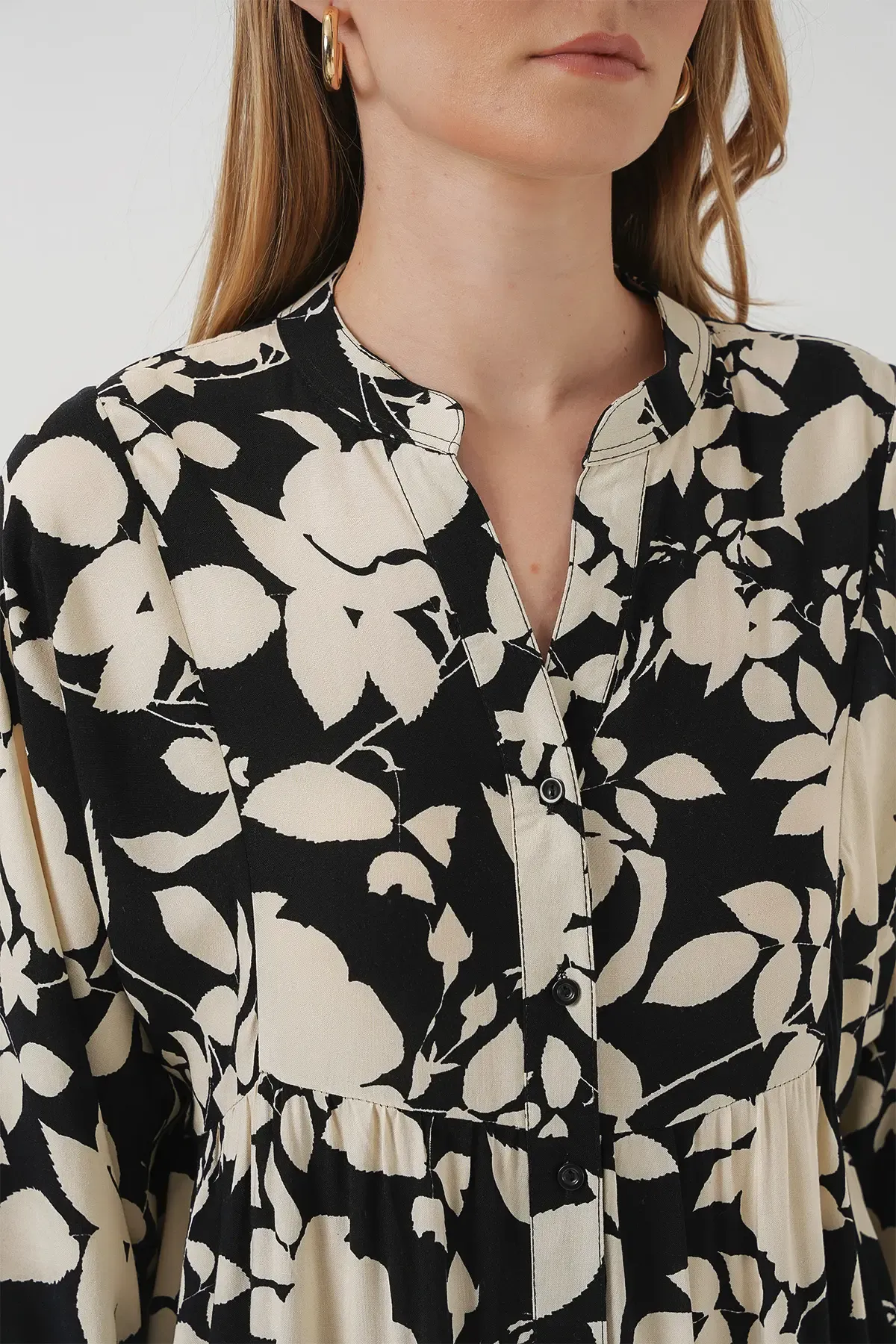 2423 Otantik Desenli Tesettür Elbise - Siyah - Beyaz1