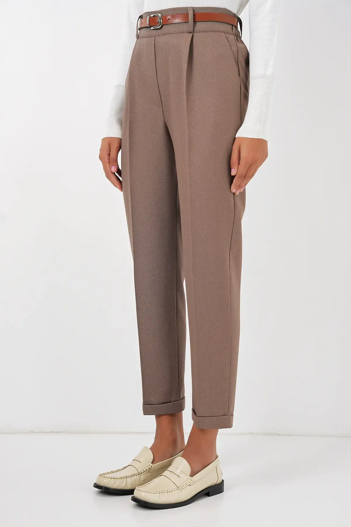 6686 Kadın Pileli Kemerli Kumaş Pantolon - Camel