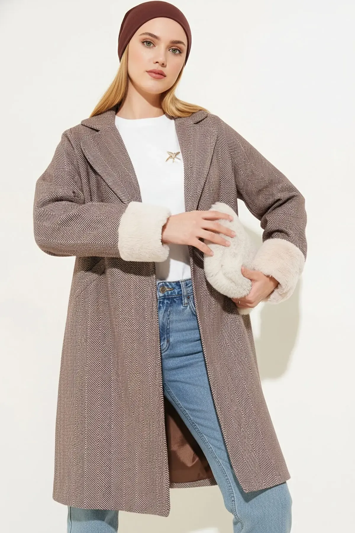 9145 Kadın Kolları Tüylü Balık Sırtı Kaşe Kaban - Kahverengi