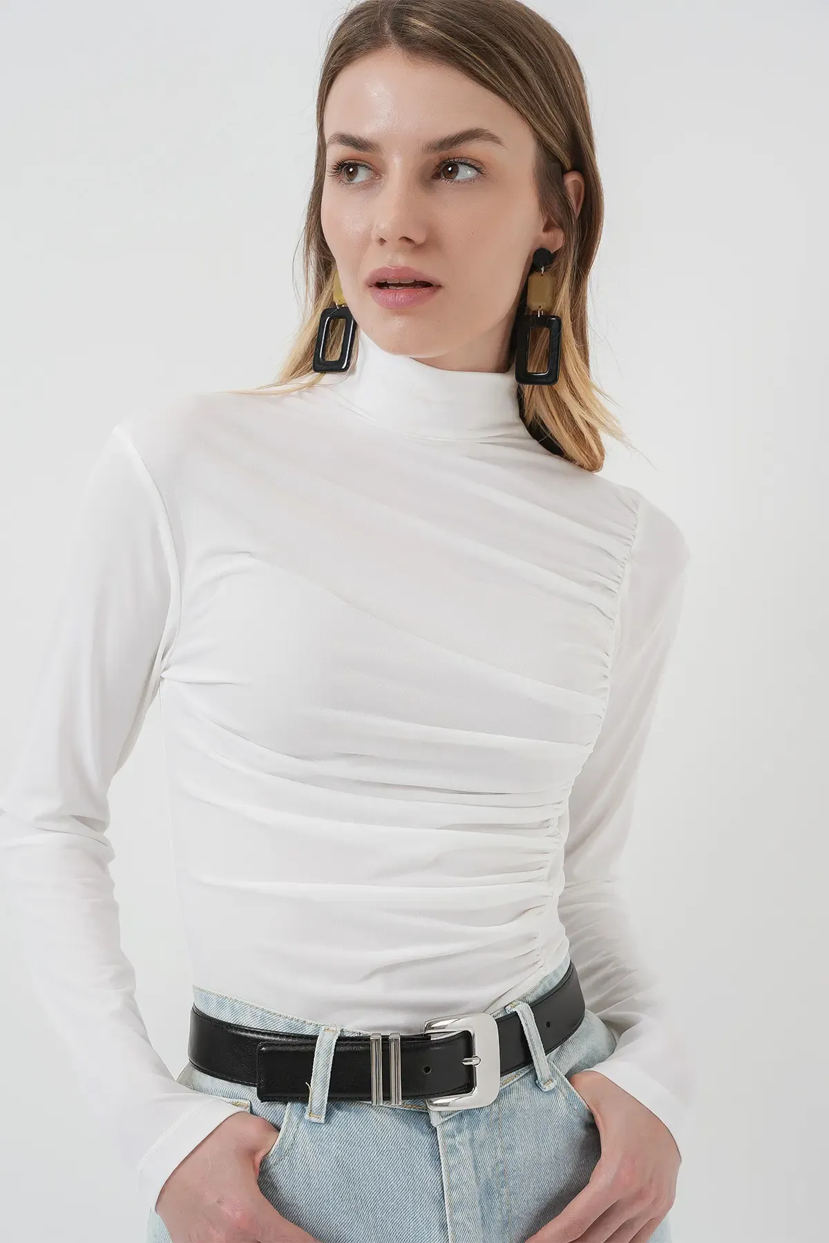 938 Büzgü Detaylı Dik Yaka Sandy Bluz - Beyaz