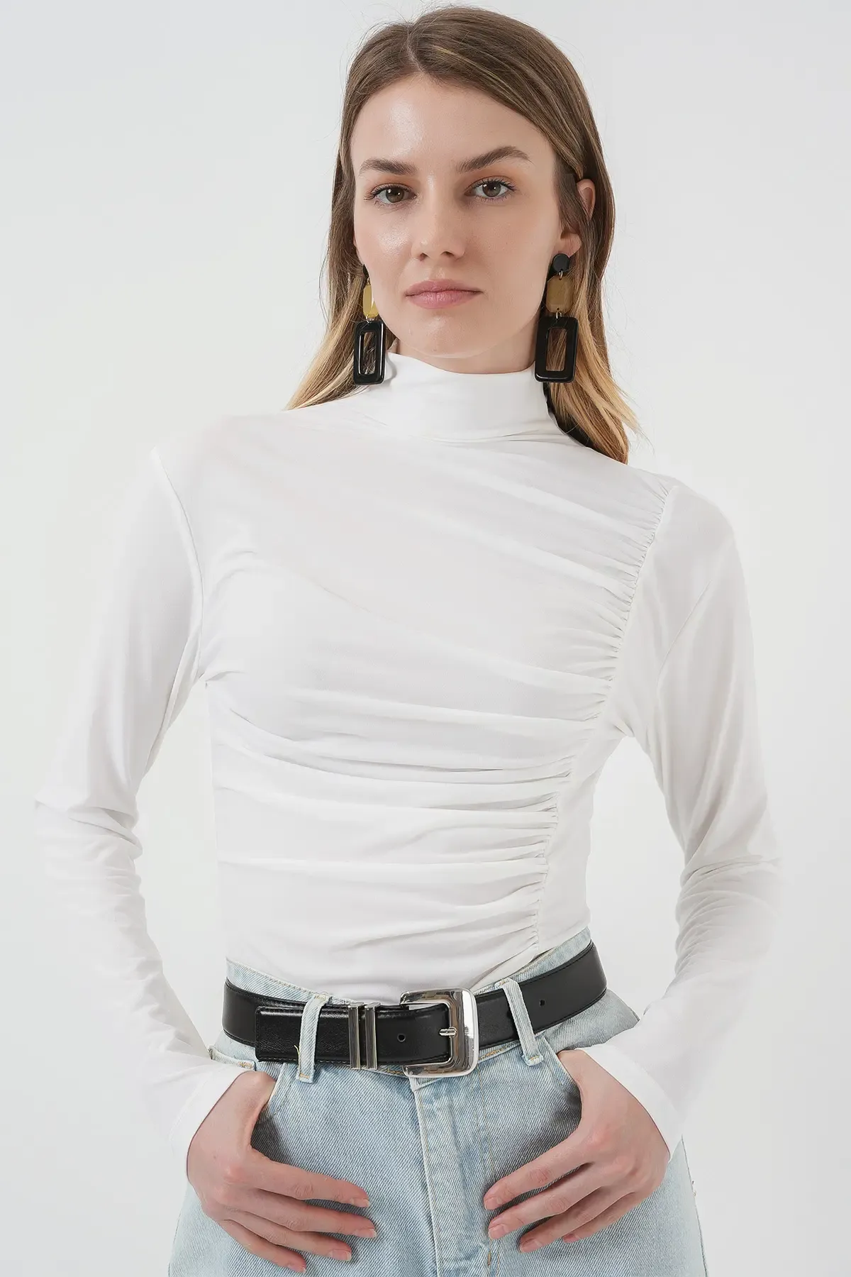 938 Büzgü Detaylı Dik Yaka Sandy Bluz - Beyaz