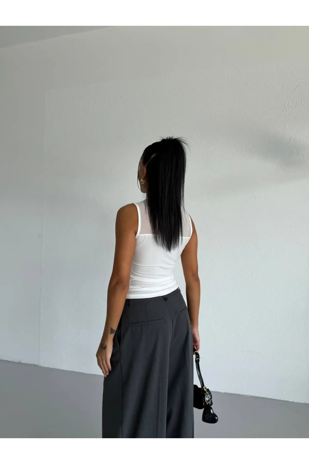 Kadın Beyaz Kolsuz Likralı Tül Detay Sandy Bluz HZL26W-FRY123721