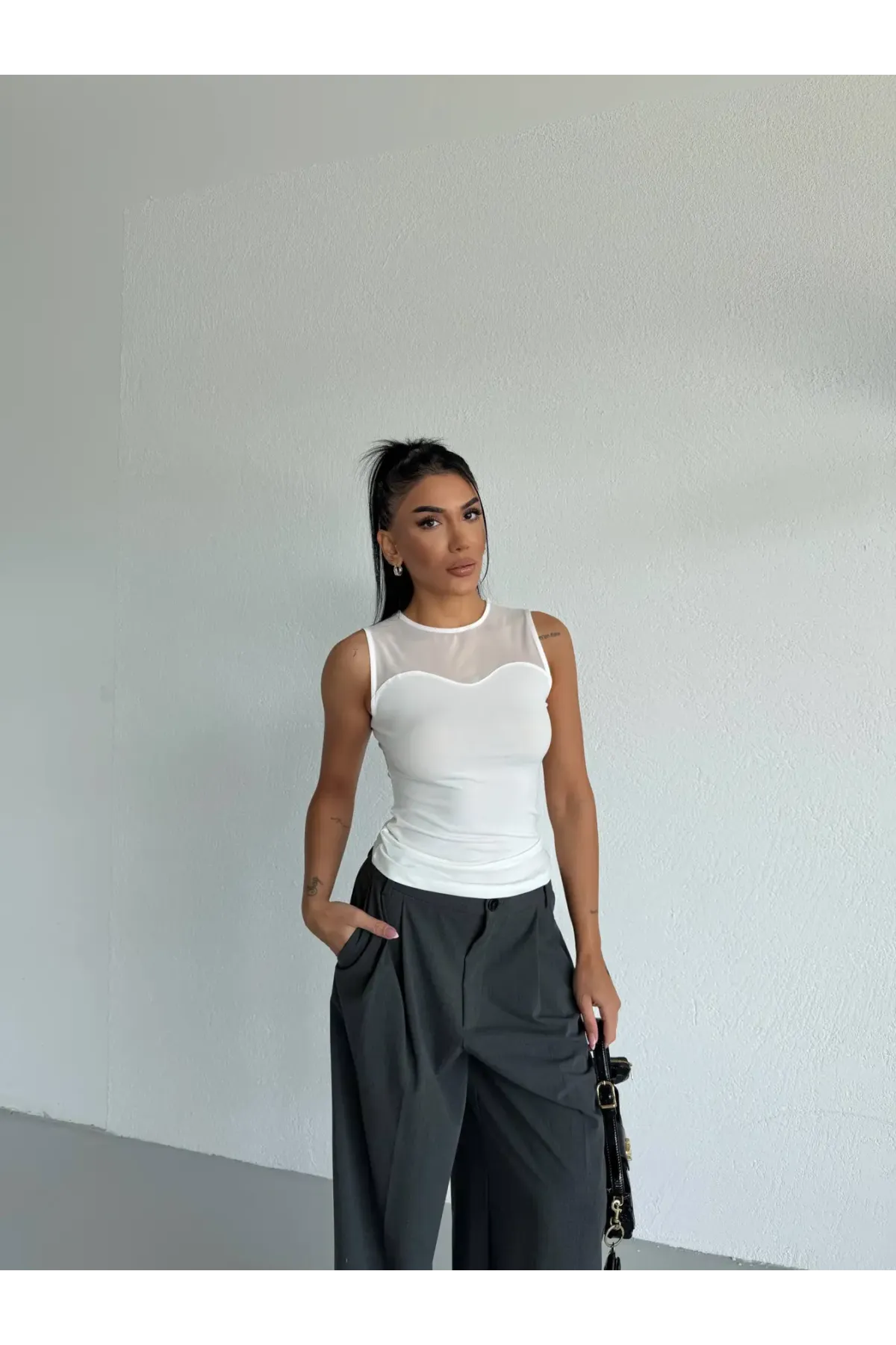 Kadın Beyaz Kolsuz Likralı Tül Detay Sandy Bluz HZL26W-FRY123721