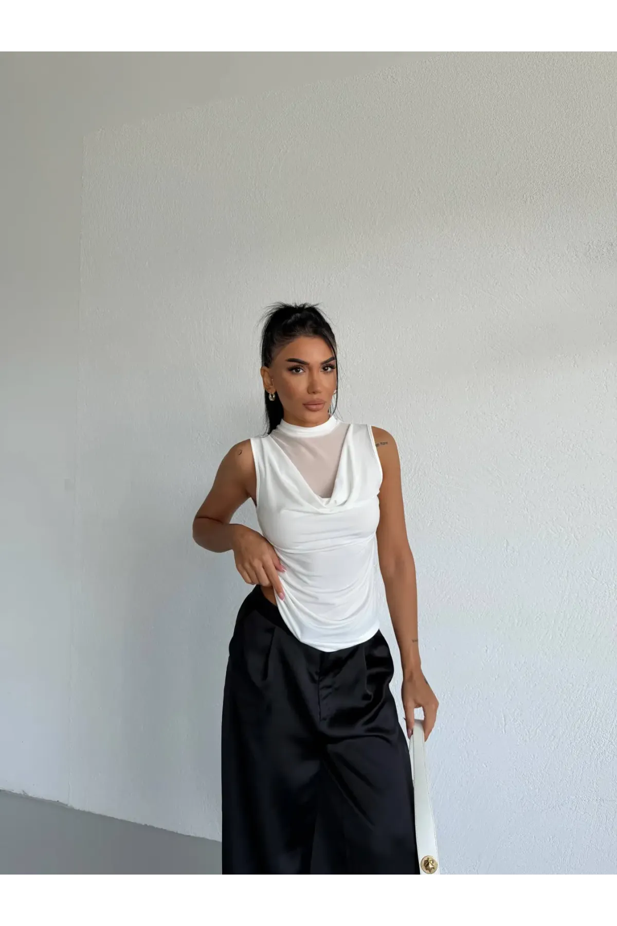 Kadın Beyaz Tül Detay Degaje Yaka Yanlardan Drapeli Sandy Bluz HZL26S-FRY123791