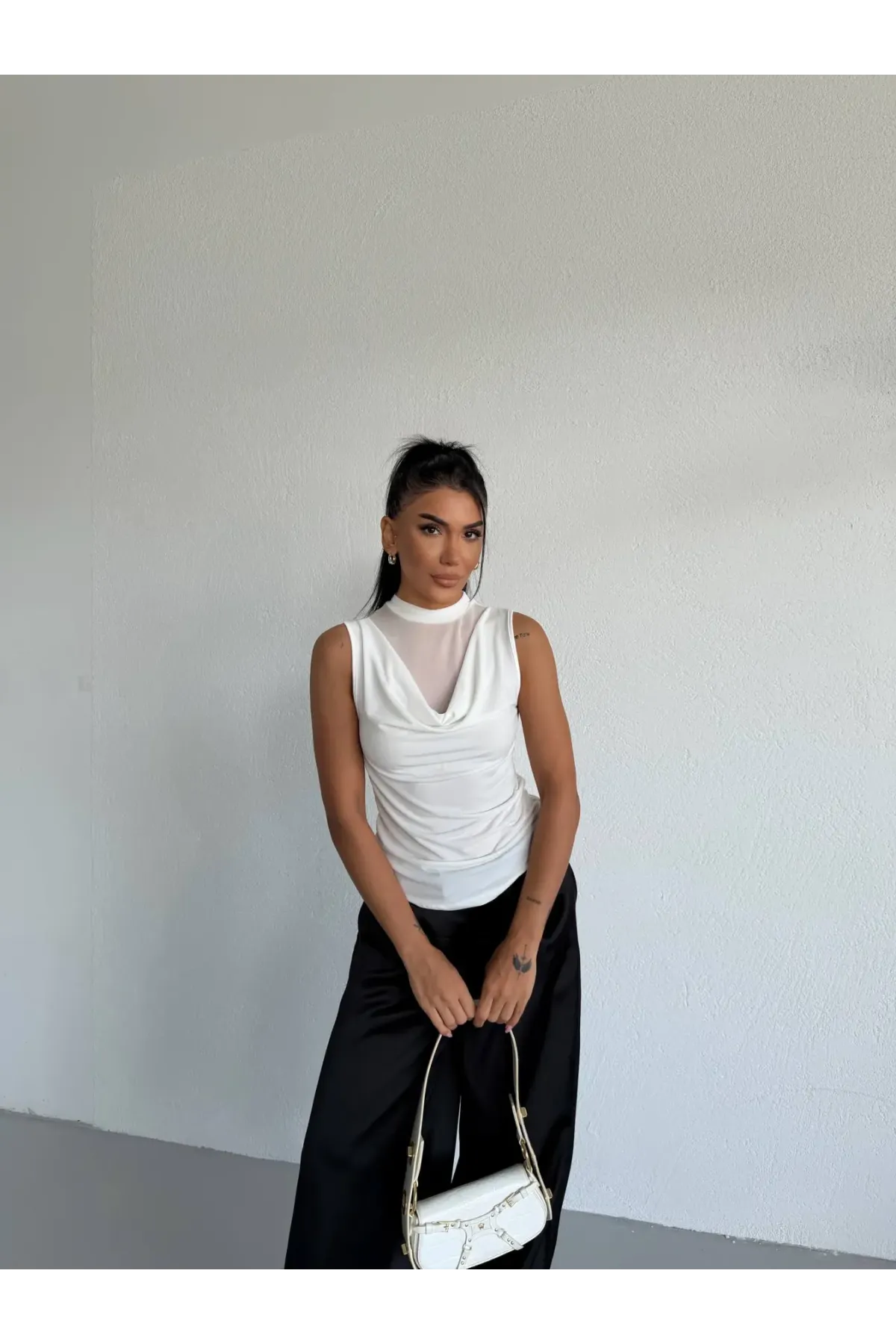 Kadın Beyaz Tül Detay Degaje Yaka Yanlardan Drapeli Sandy Bluz HZL26S-FRY123791