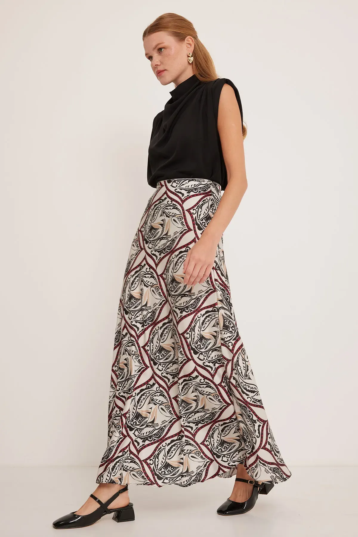 Kadın Siyah Bej Desenli Saten Etek 15877