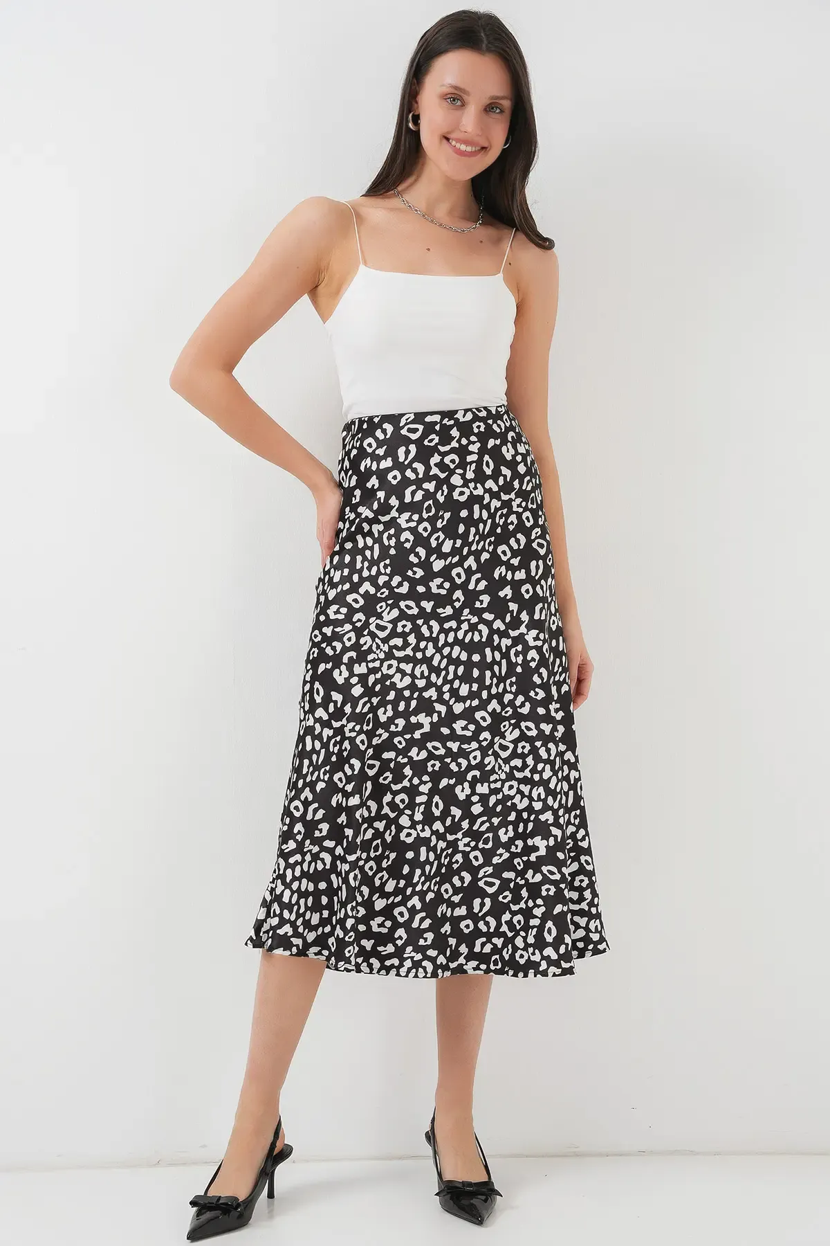 Kadın Siyah Beyaz Desenli Saten Etek 15806