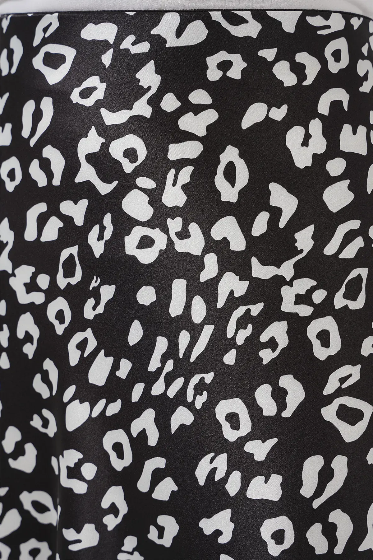 Kadın Siyah Beyaz Desenli Saten Etek 15806