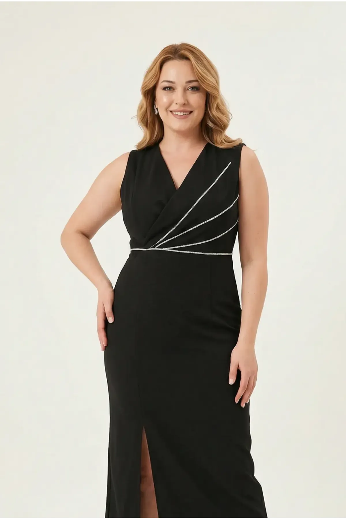 Kadın Siyah Büyük Beden Gümüş Taş İşlemeli Yırtmaç Detay Abiye Elbise HZL26W-PR10051