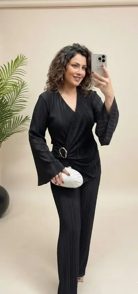 Kadın Siyah Büyük Beden Toka Detaylı Pliseli Alt Üst Abiye Takım HZL26W-PR10101