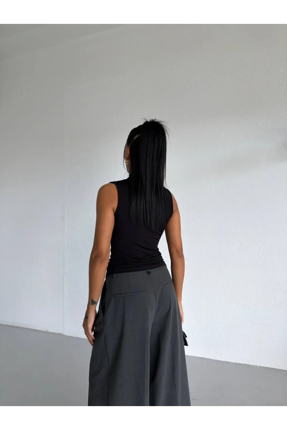 Kadın Siyah Tül Detay Degaje Yaka Yanlardan Drapeli Sandy Bluz HZL26S-FRY123791