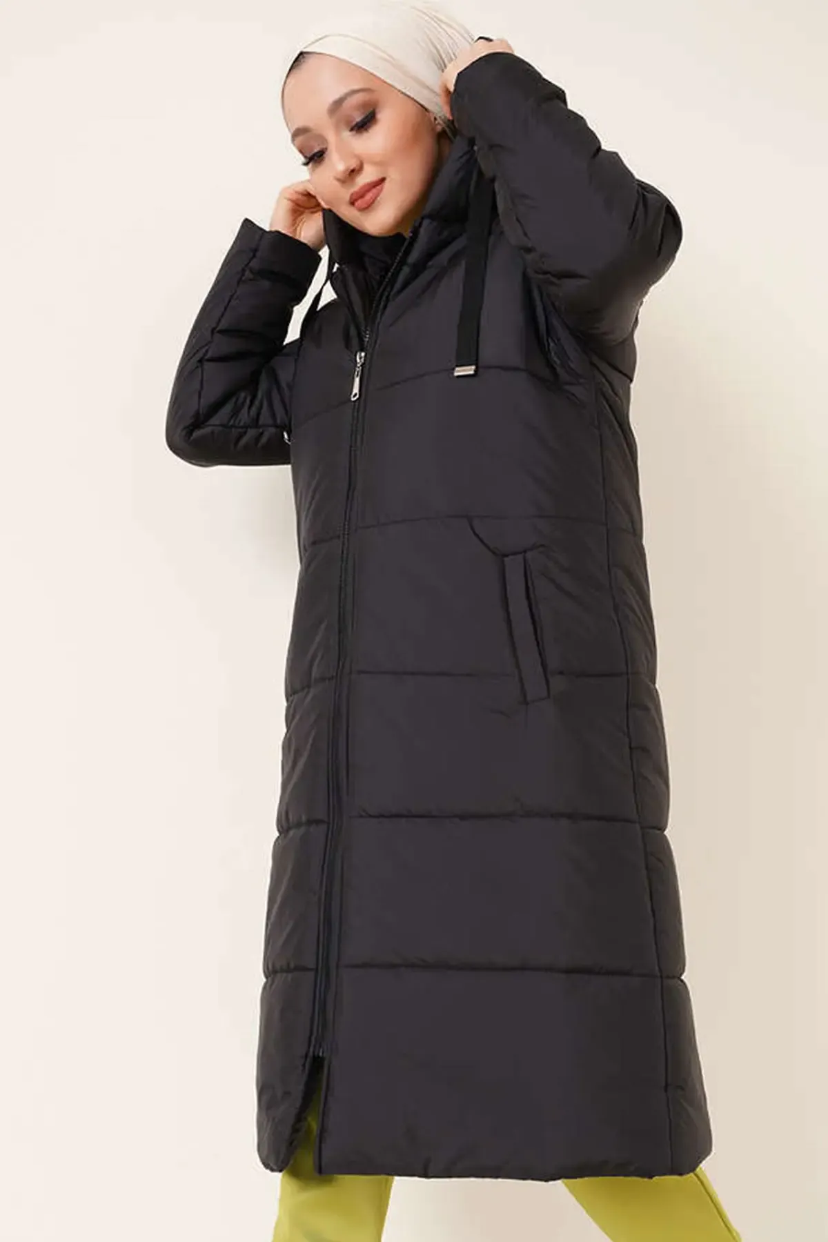 T5120 Kapşonlu Uzun Şişme Tesettür Mont - Siyah