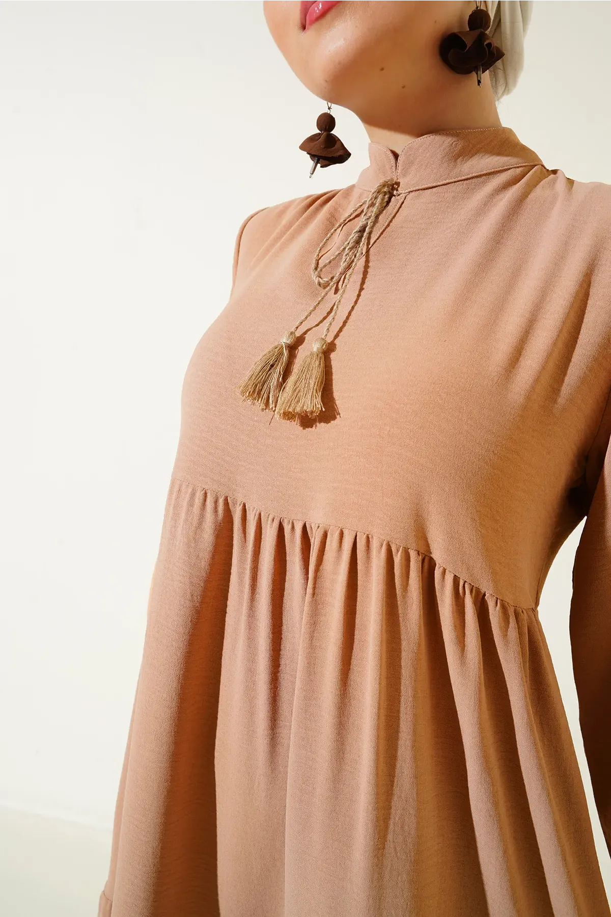 1627 Yaka Bağcıklı Tesettür Elbise - D.Vizon