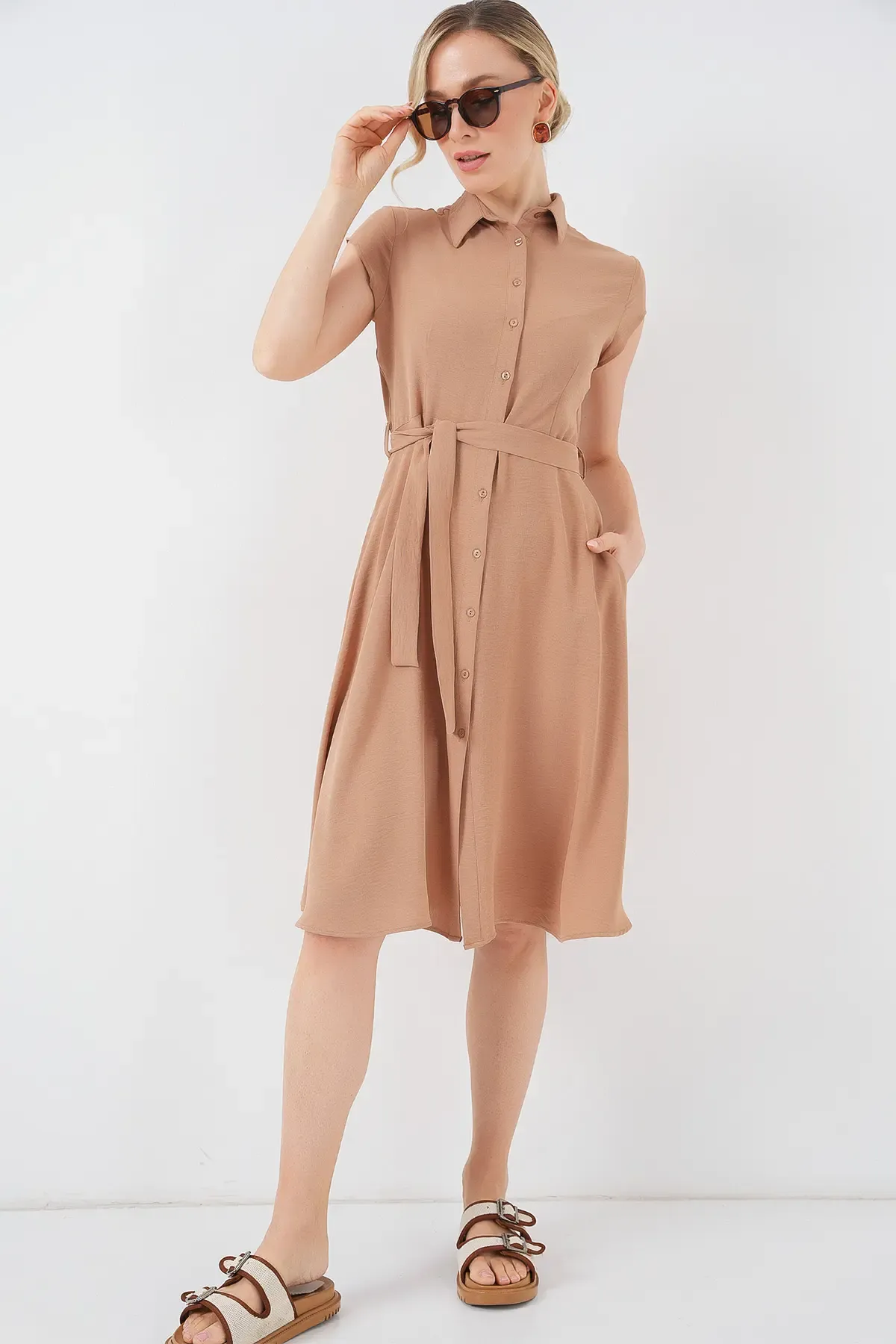 1677 Boydan Düğmeli Kuşaklı Elbise - Bisküvi