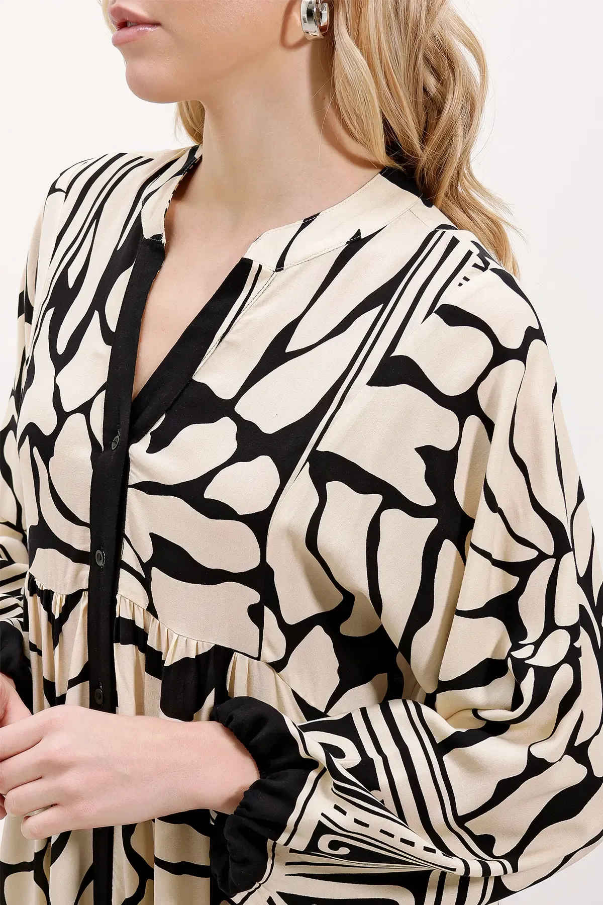 2423 Otantik Desenli Tesettür Elbise - C.Siyah