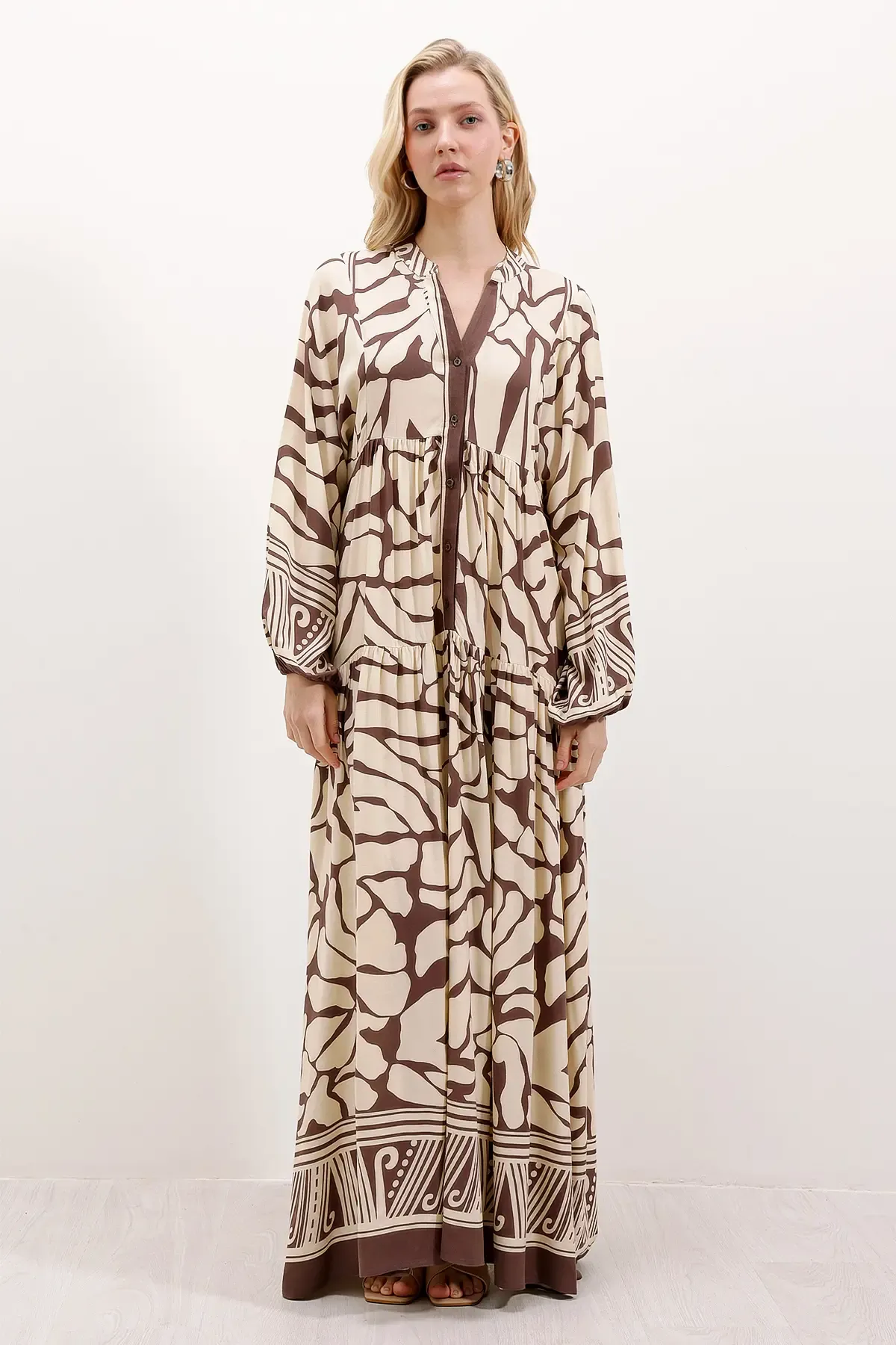 2423 Otantik Desenli Tesettür Elbise - Kahverengi