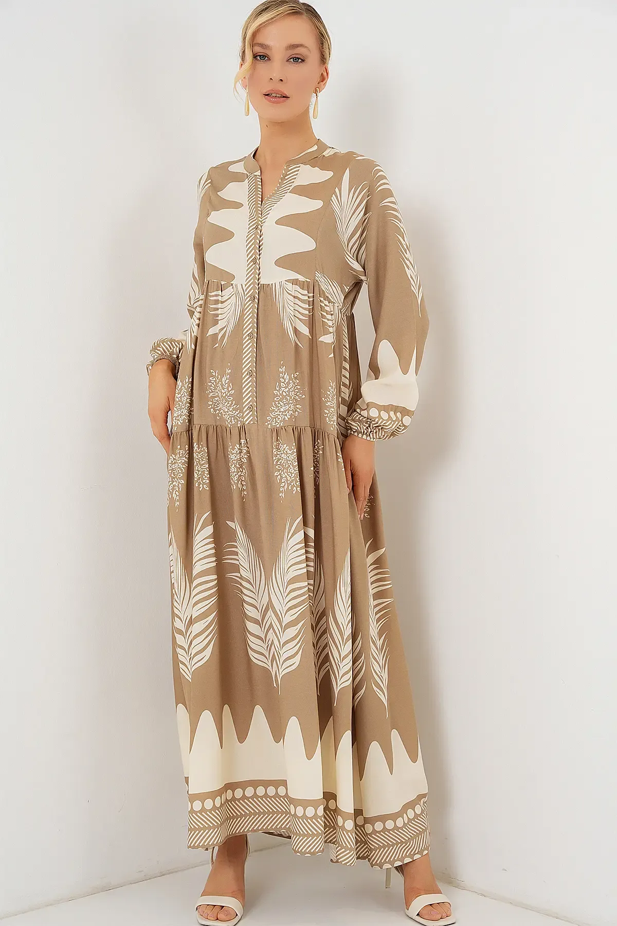 2423 Otantik Desenli Tesettür Elbise - M. Camel