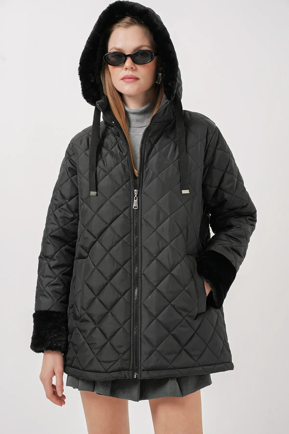 5197 Kapüşonlu Kapitone Mont - Siyah