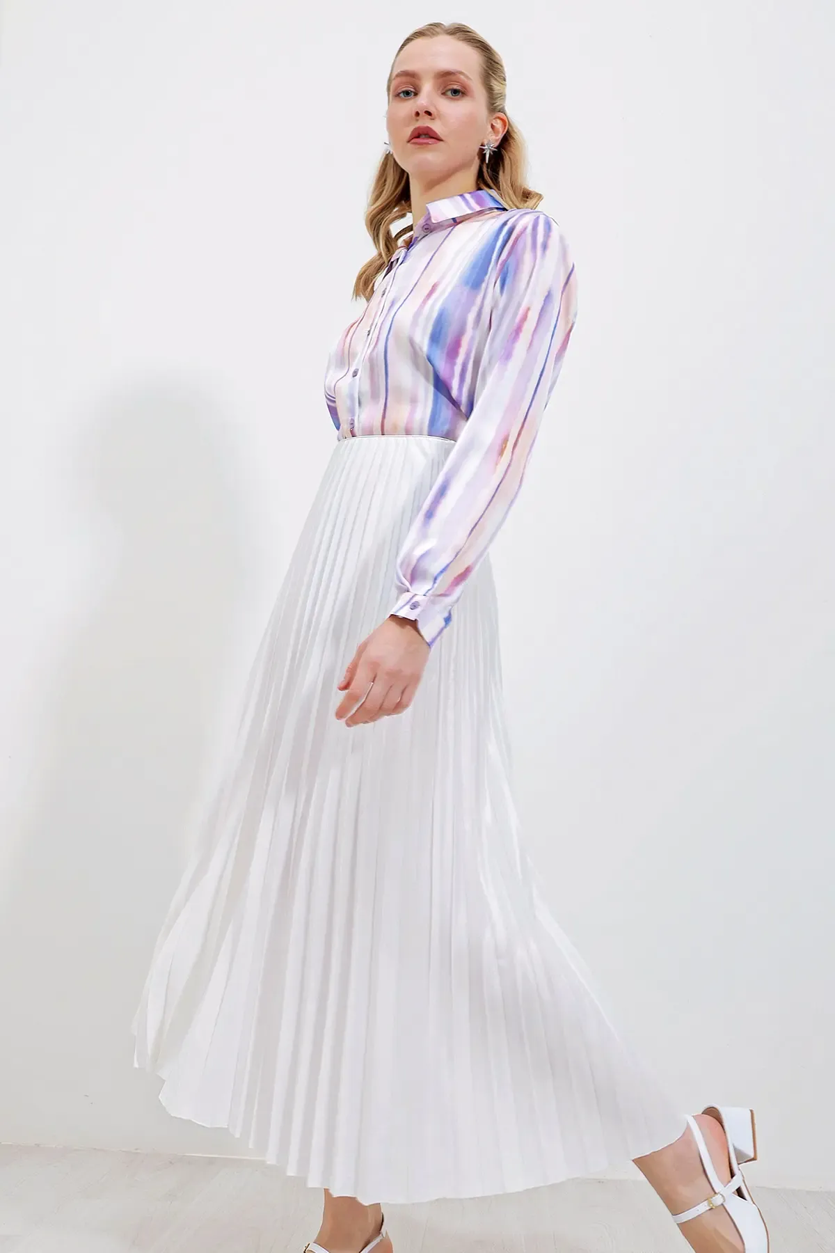 8009 Deri Görünümlü Piliseli Etek - Beyaz