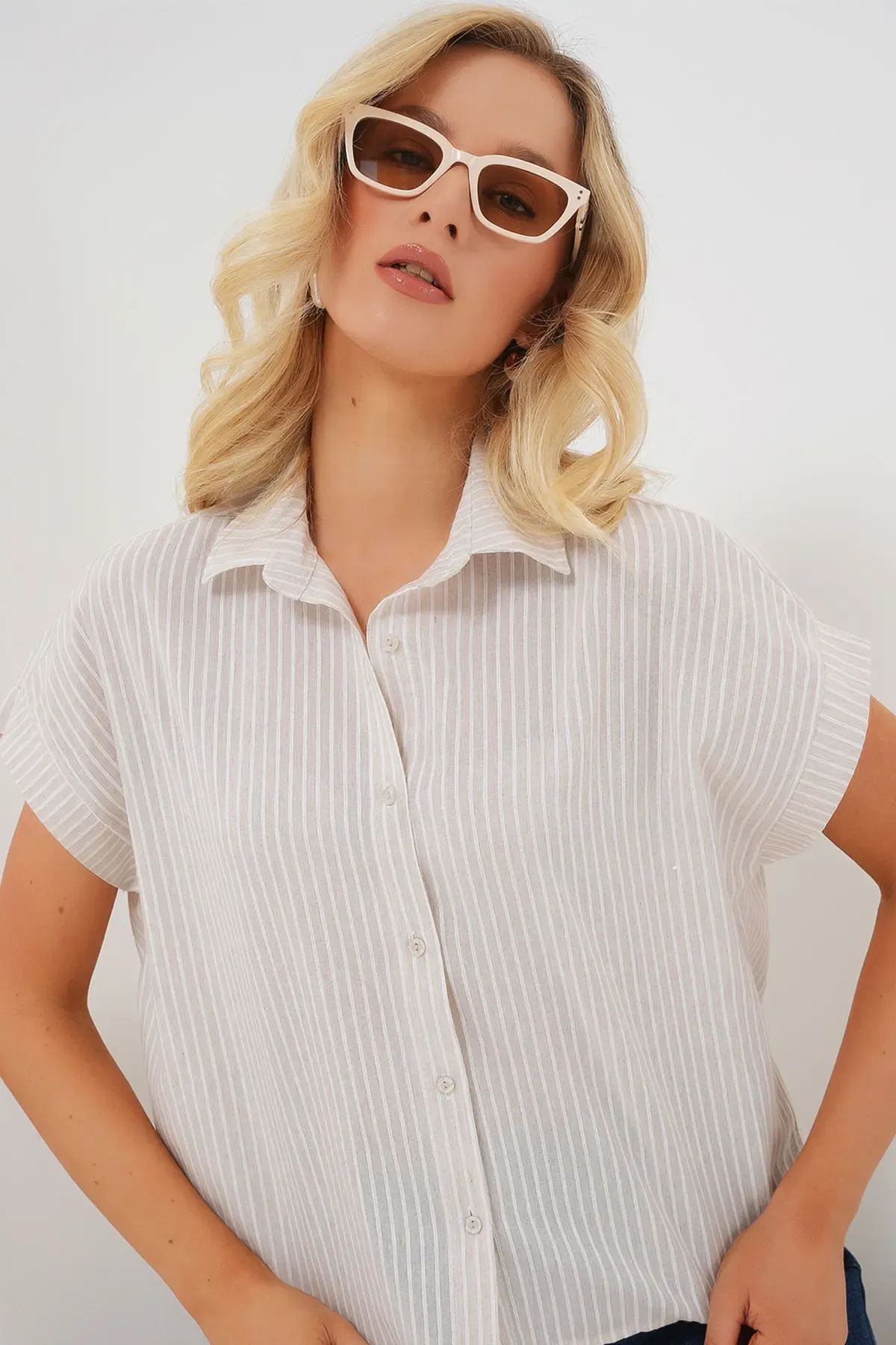 Kadın Çizgili Kısa Kol Gömlek 20324 - Krem
