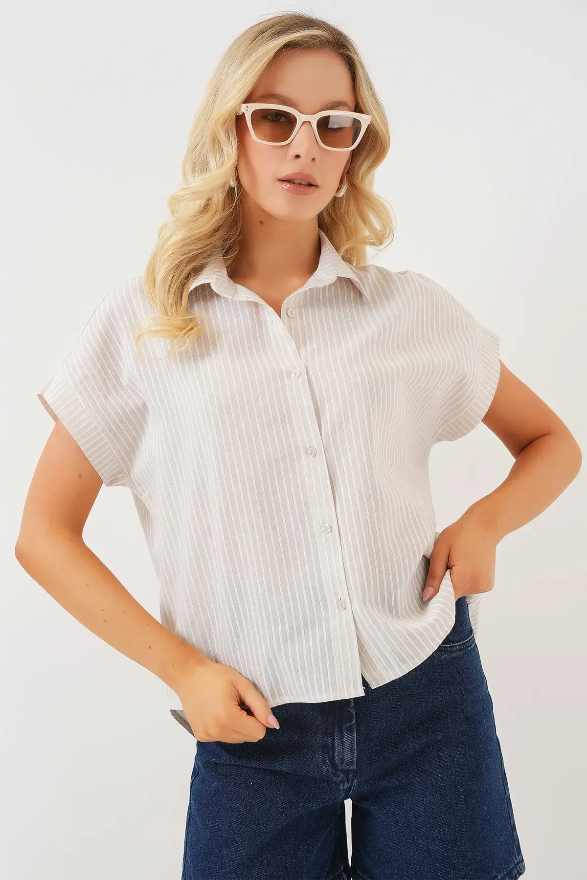 Kadın Çizgili Kısa Kol Gömlek 20324 - Krem