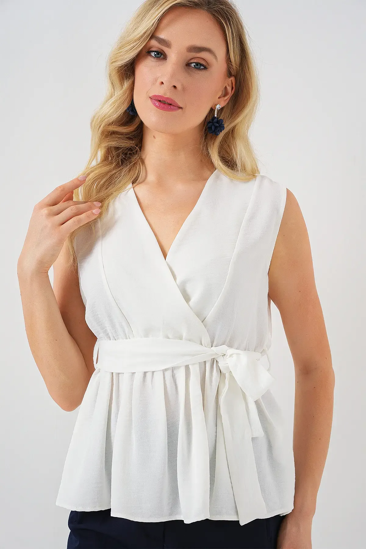 Kadın Kruvaze Yaka Kolsuz Bluz 966 - Beyaz