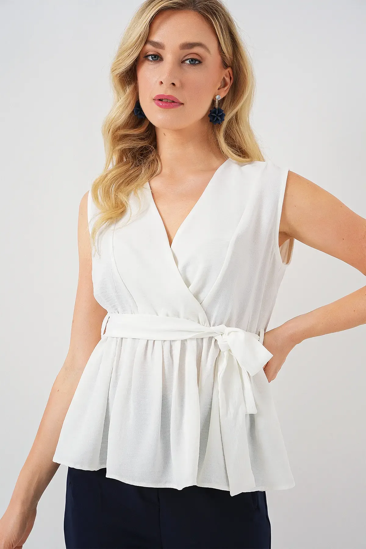 Kadın Kruvaze Yaka Kolsuz Bluz 966 - Beyaz