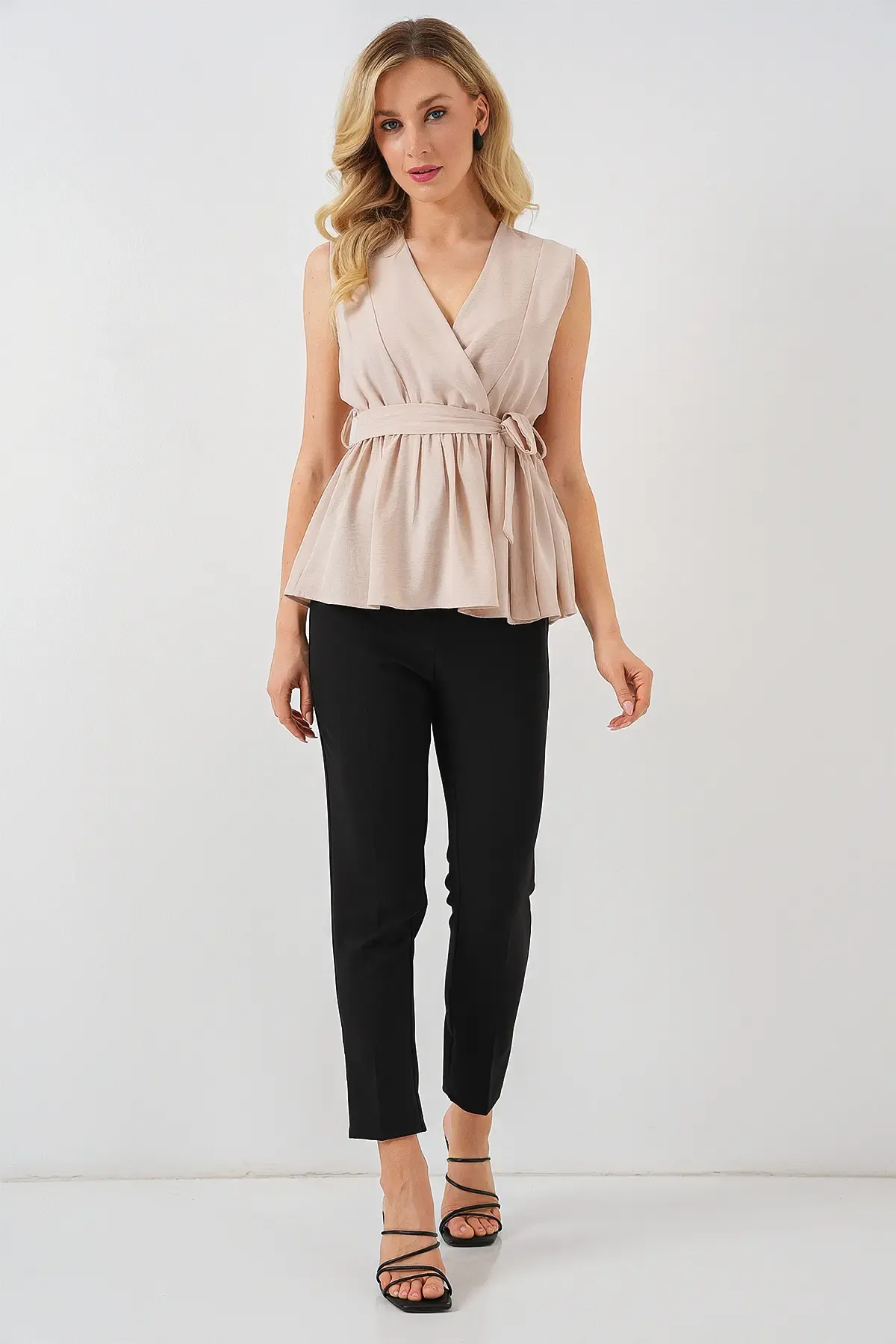 Kadın Kruvaze Yaka Kolsuz Bluz 966 - Krem