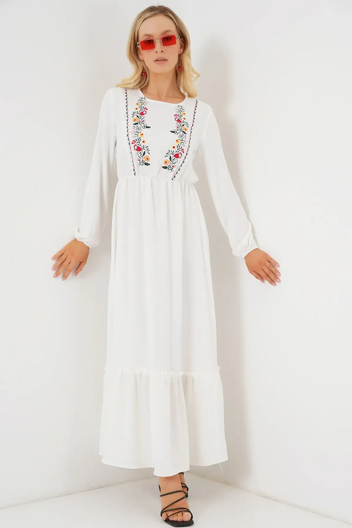 Kadın Nakışlı Uzun Tesettür Elbise 2550 - Beyaz