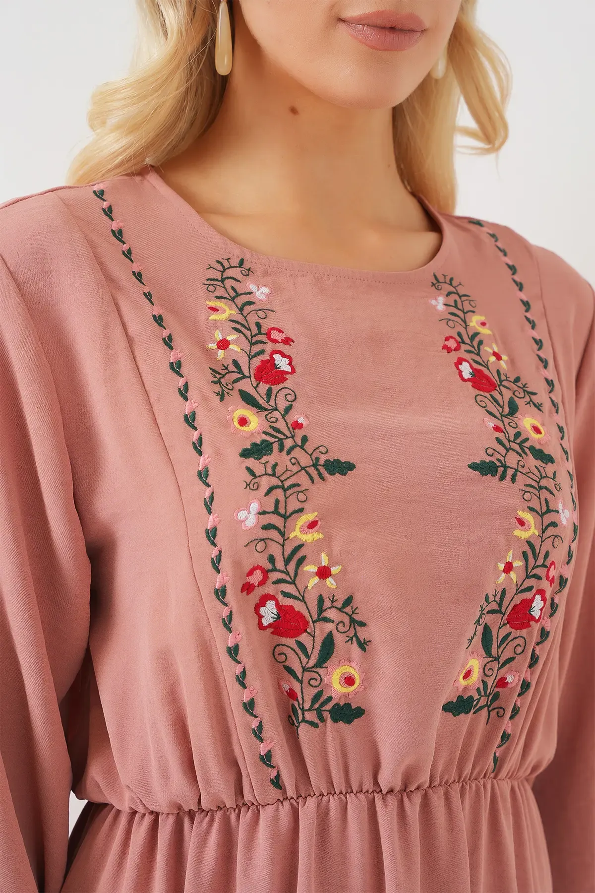 Kadın Nakışlı Uzun Tesettür Elbise 2550 - Pudra