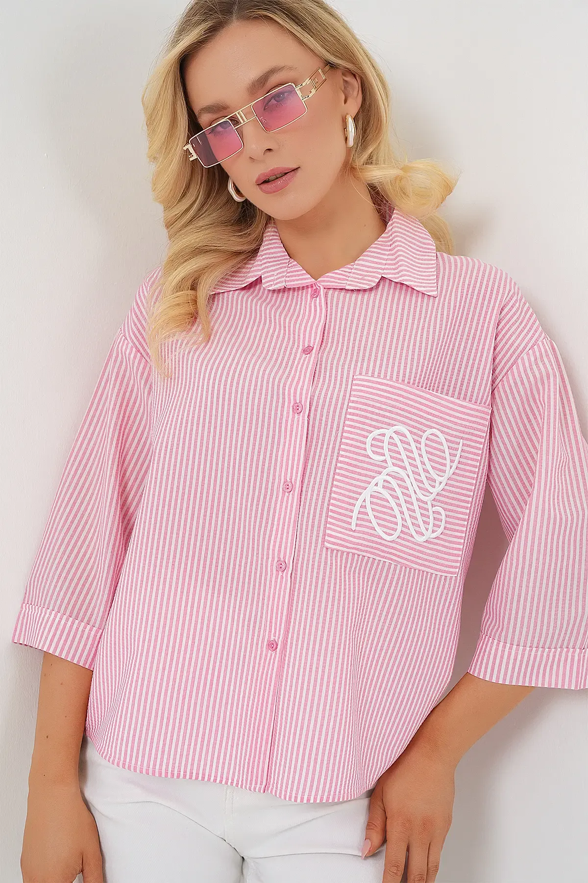 Kadın Tek Cep Nakışlı Gömlek 20328 - Pembe