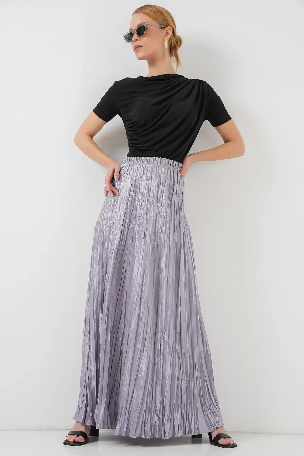 Kadın Uzun Kırışık Parlak Etek 8034 - Gri