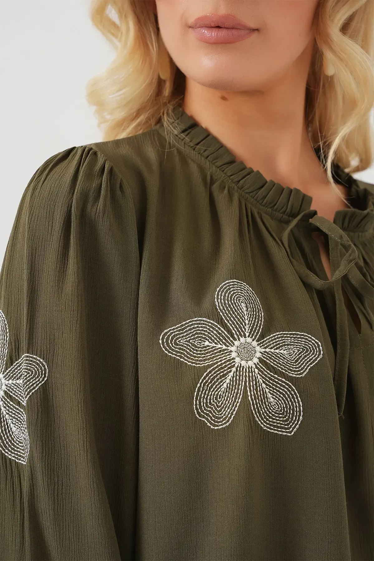 Kadın Uzun Kol Nakışlı Örme Bluz 951 - Haki