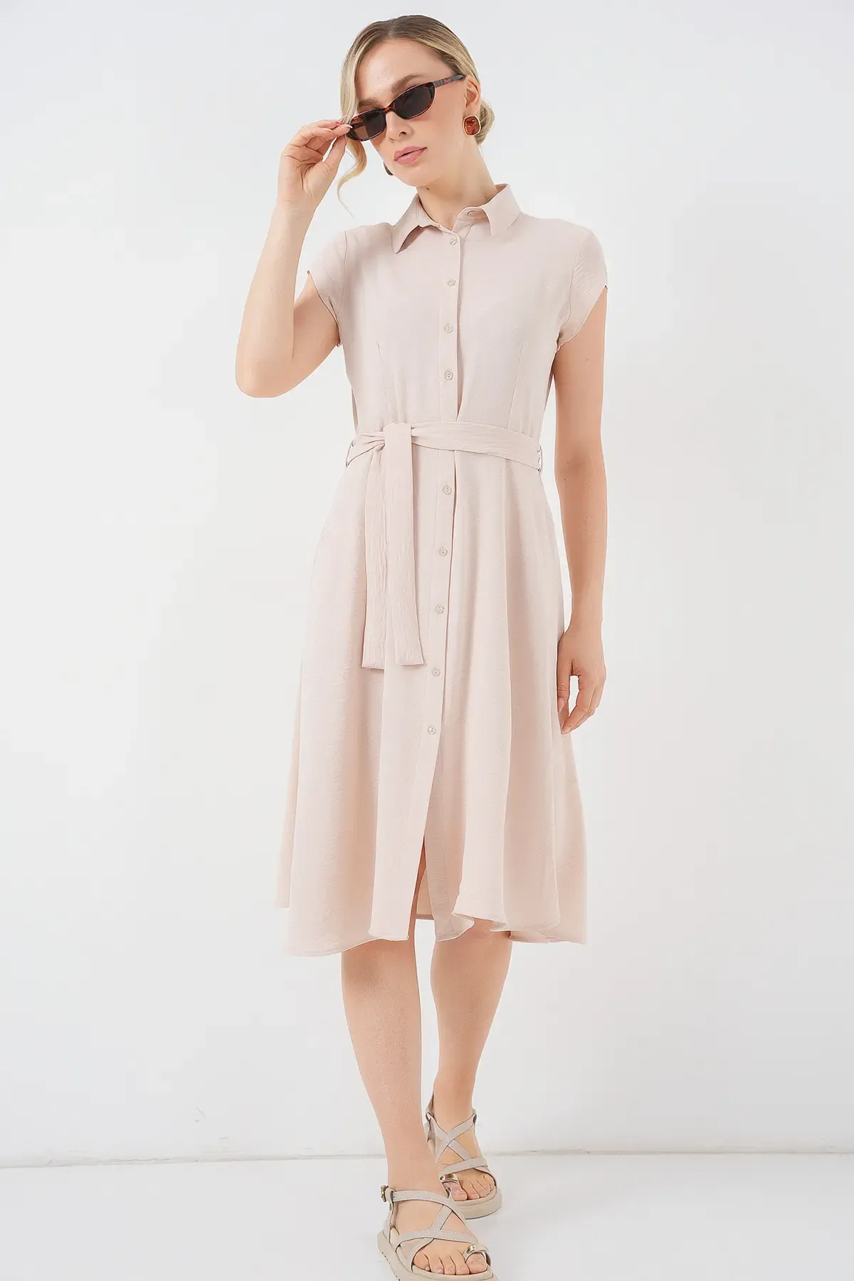 1677 Boydan Düğmeli Kuşaklı Elbise - Krem