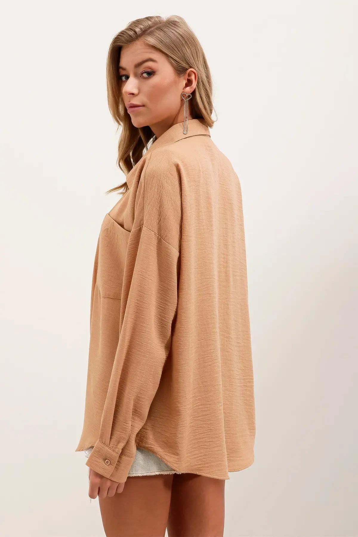 20153 Tek Cepli Oversize Keten Gömlek - Bisküvi