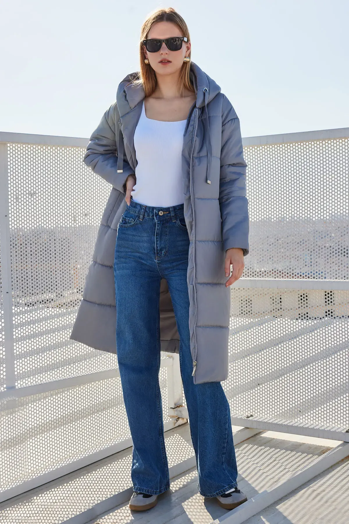 5120 Kapşonlu Uzun Şişme Mont - Gri