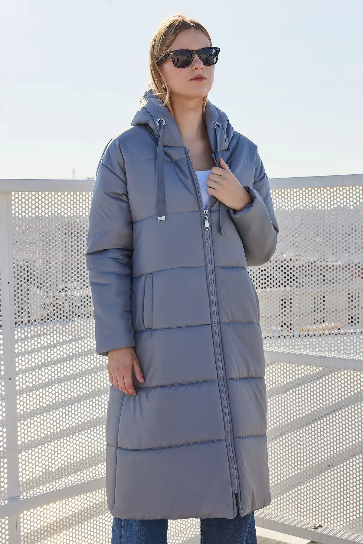 5120 Kapşonlu Uzun Şişme Mont - Gri