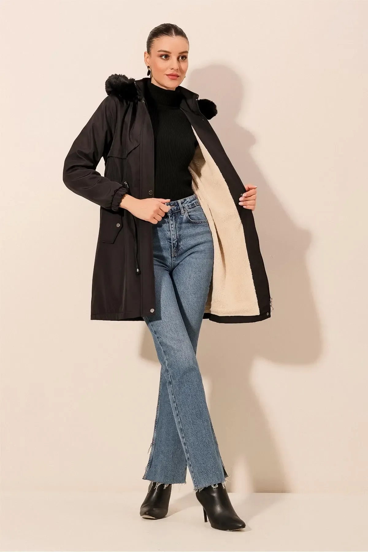 9129 Kapüşonlu Suni Kürklü Kaban - Siyah