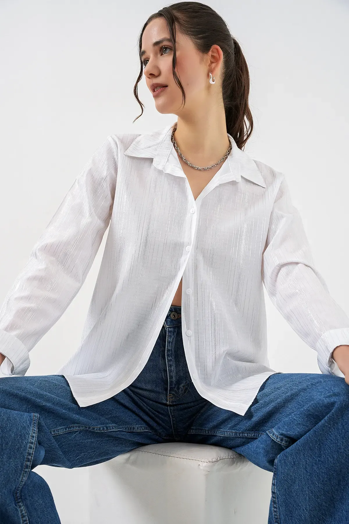 Kadın Beyaz Gümüş Varak Desenli Gömlek 20253