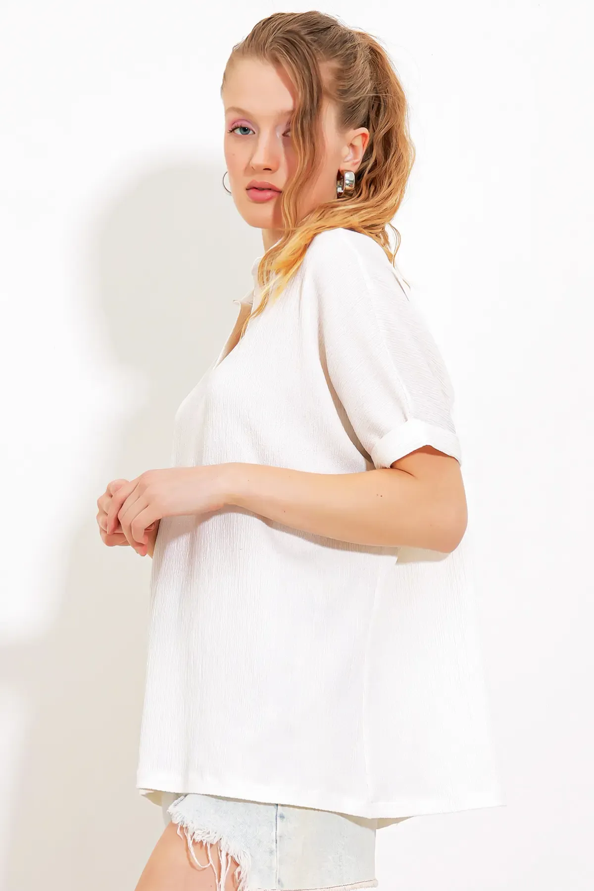 Kadın Beyaz Oversize Polo Yaka Örme Bluz 0486