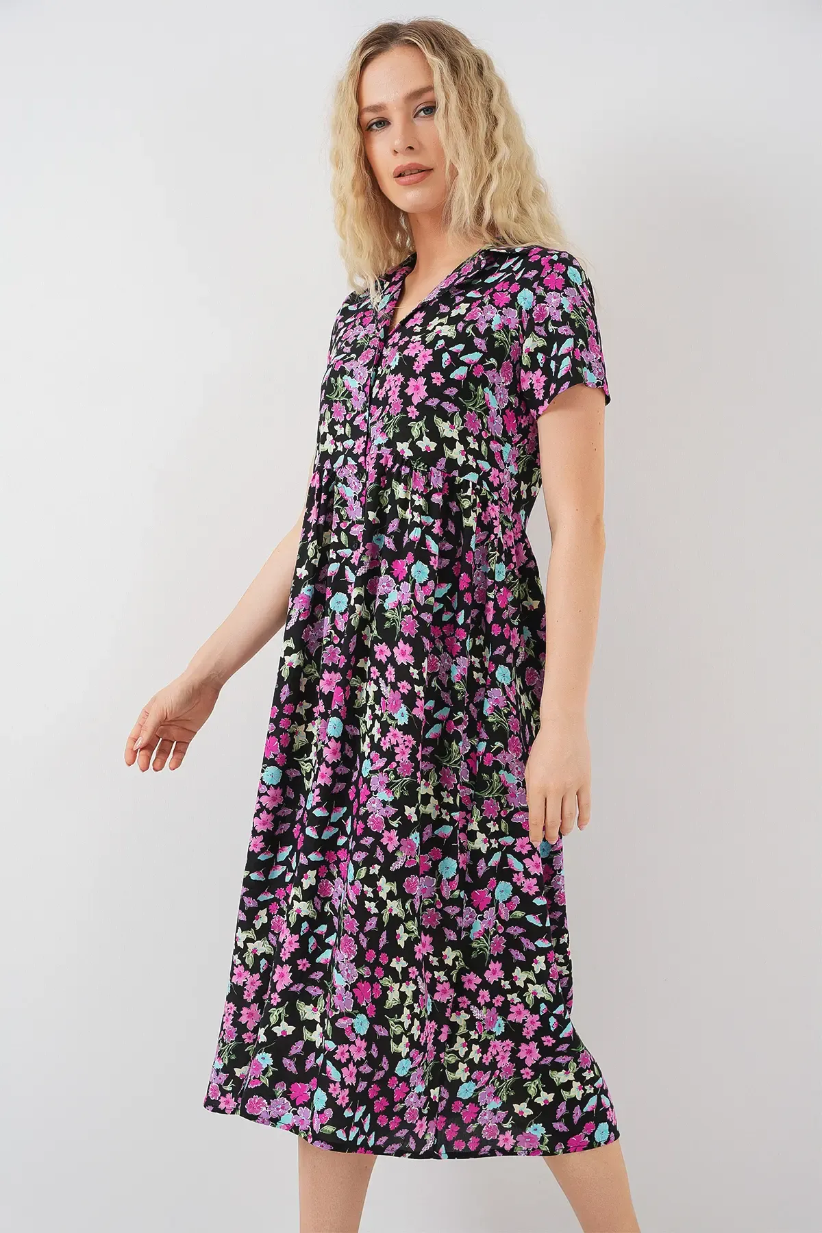 Kadın Boydan Düğmeli Kısa Kol Çiçekli Elbise 2561 - Siyah