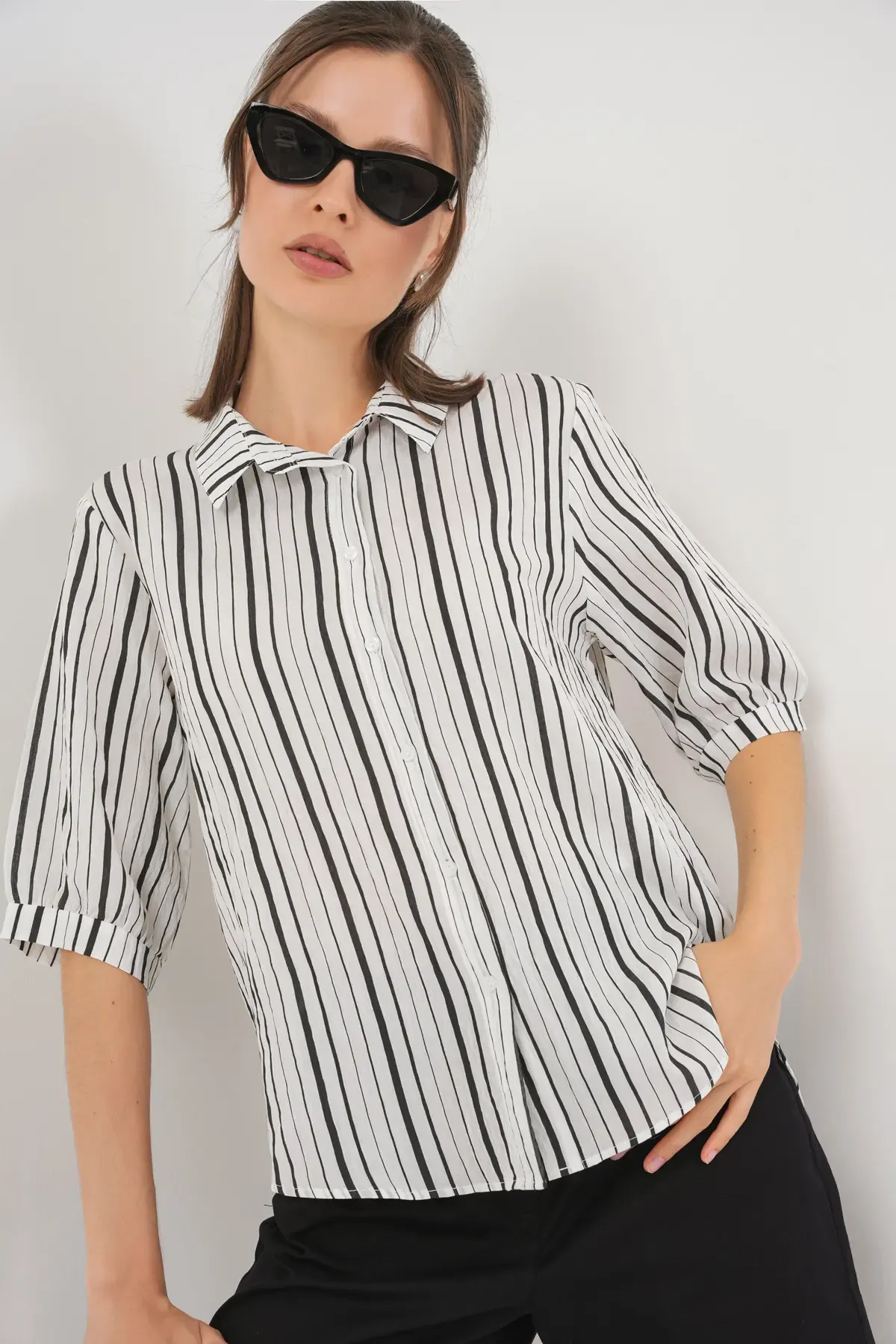 Kadın Çizgili Kısa Kol Gömlek 20345 - Siyah