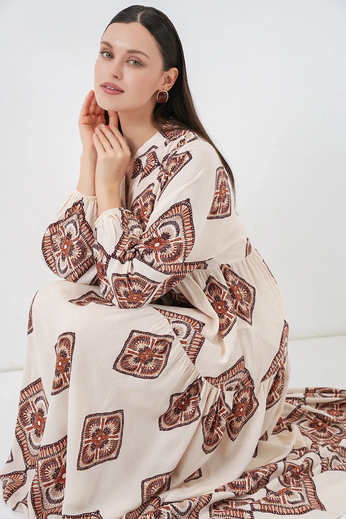 Kadın Desenli Uzun Tesettür Elbise 2585 - Ekru Kahve