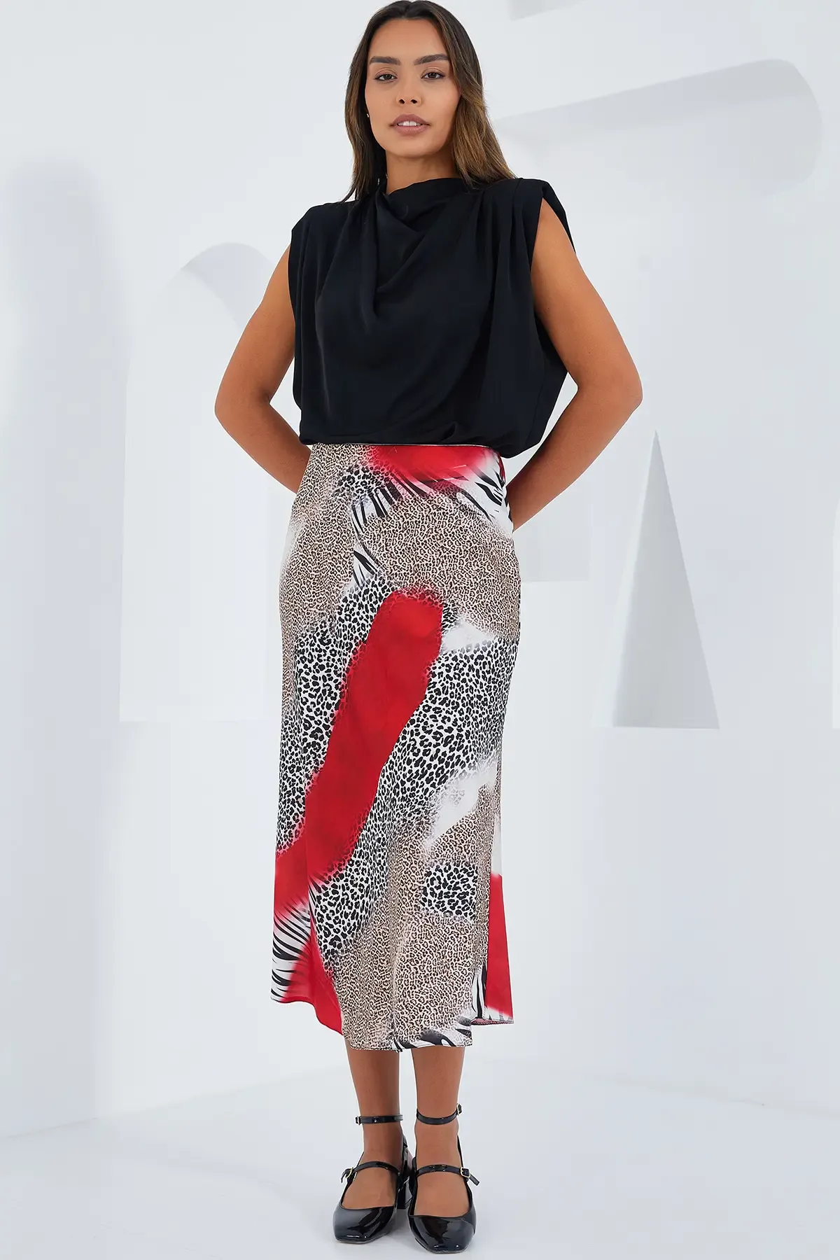 Kadın Kırmızı Siyah Desenli Saten Etek 15806
