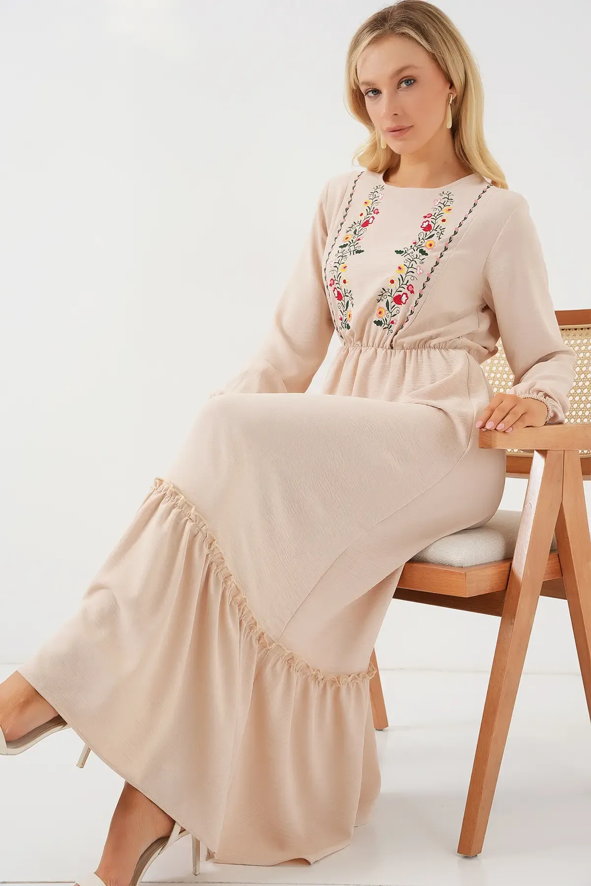 Kadın Nakışlı Uzun Tesettür Elbise 2550 - Krem