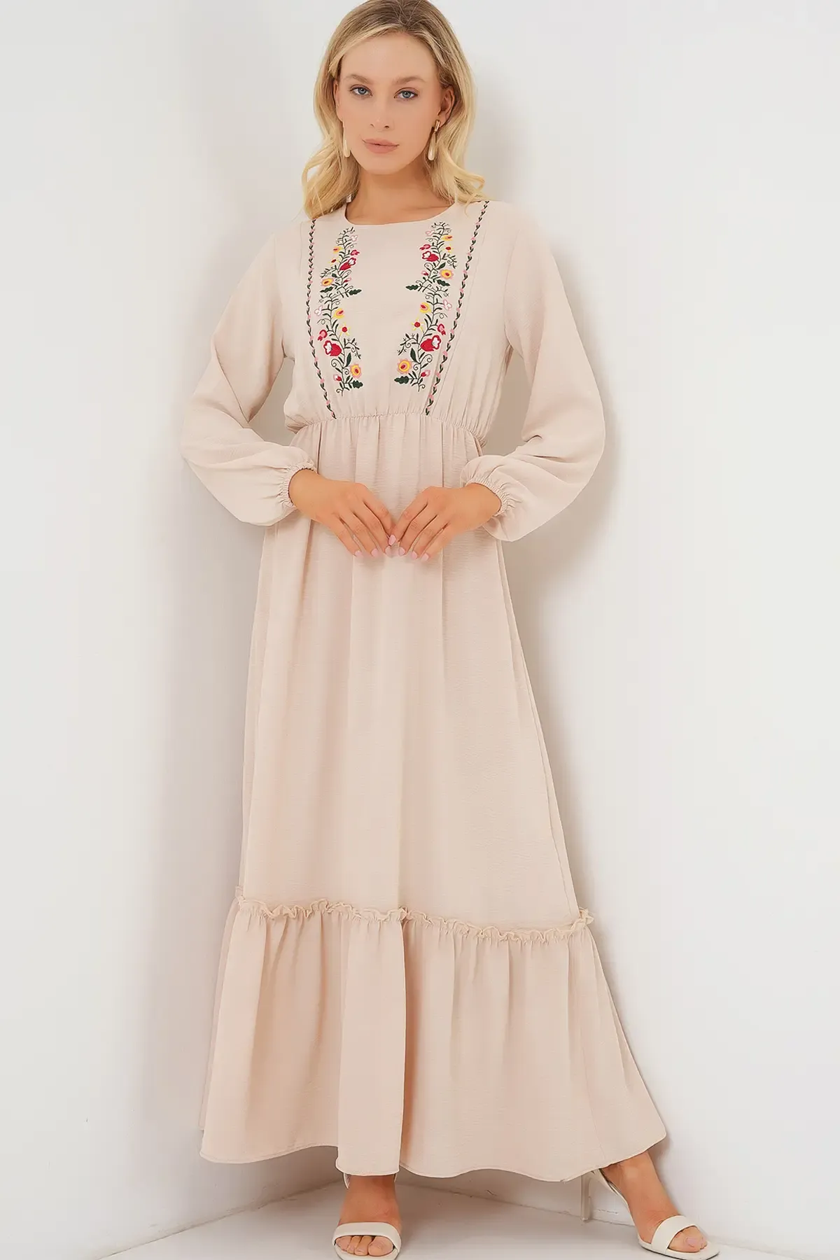 Kadın Nakışlı Uzun Tesettür Elbise 2550 - Krem