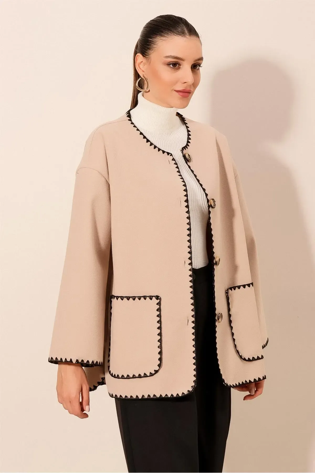 0690 Boyfriend Nakışlı Kaşe Ceket - Bej